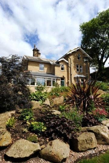 Chinthurst Guest House Скиптън Екстериор снимка